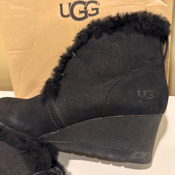 UGG JEOVANA SUEDE WATERPROOF WEDGE ANKLE BOOT SIZE 11 WOMEN - Picture 5 of 16
